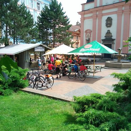 Apartments Rose Garden Дечин Екстер'єр фото
