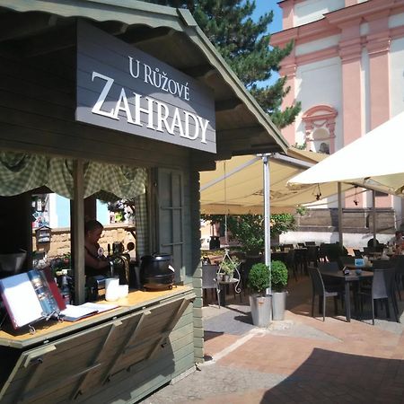 Apartments Rose Garden Дечин Екстер'єр фото