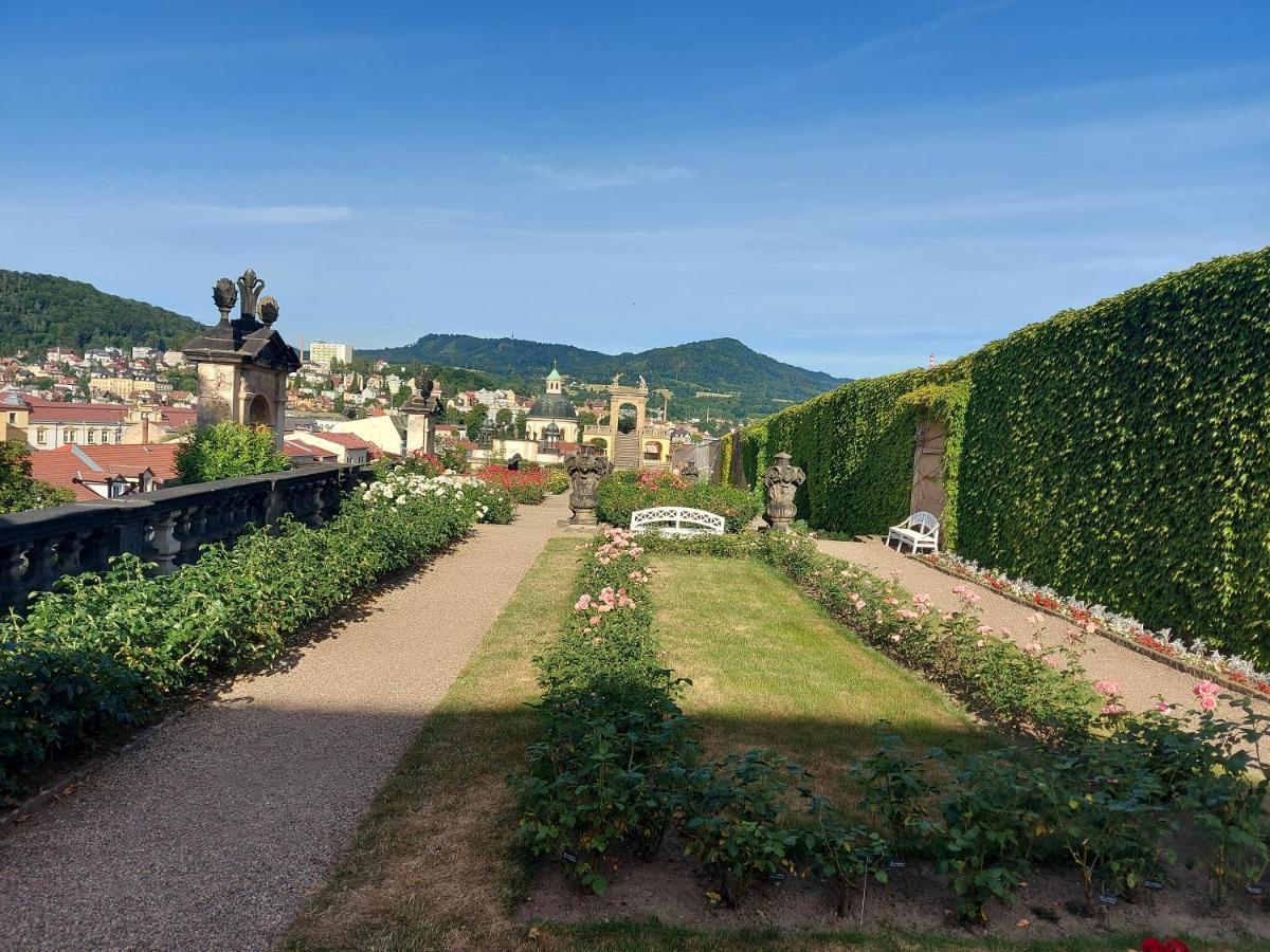 Apartments Rose Garden Дечин Екстер'єр фото