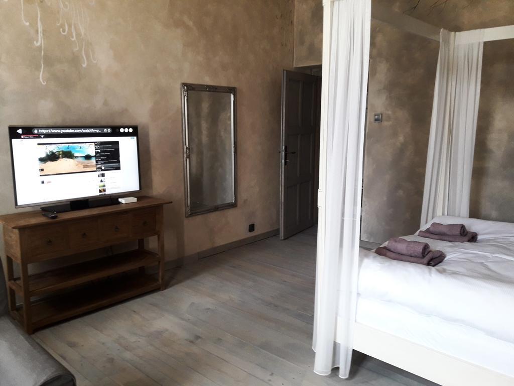 Apartments Rose Garden Дечин Екстер'єр фото